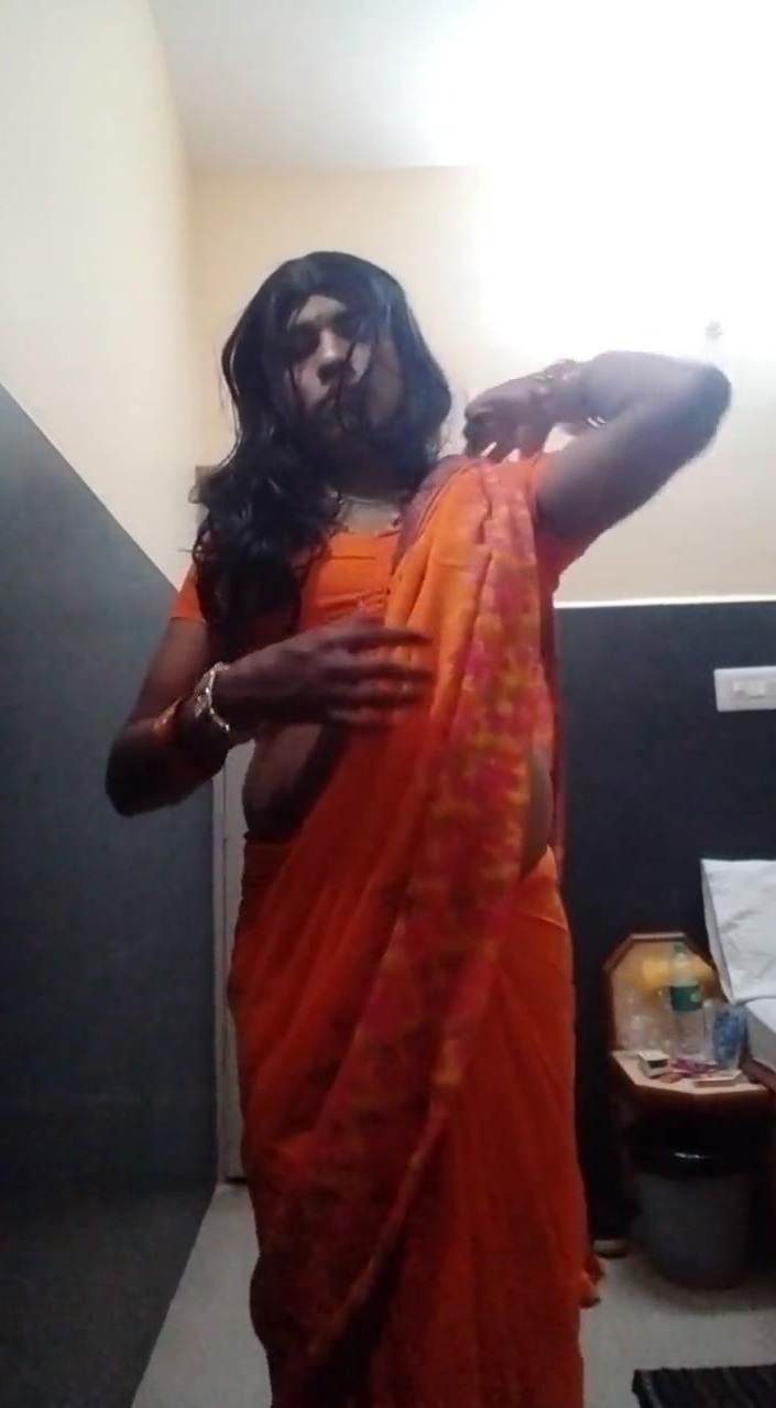 Priya sissy in luxurious saree with showcasing her super-sexy hottie